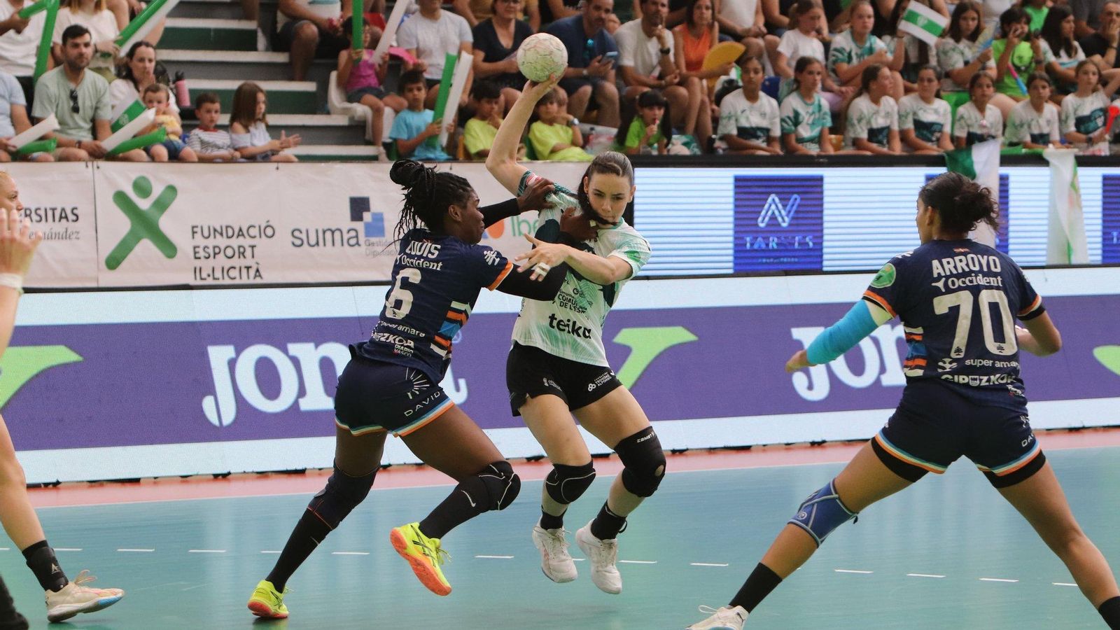 Imatge del partit entre l'Handbol Elx i el Bera Bera