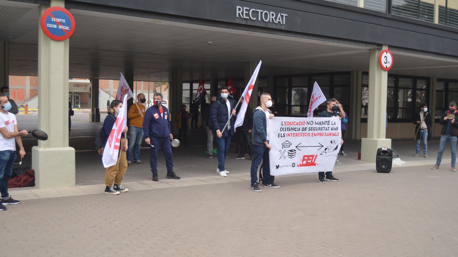Tancament d'estudiants de la UPV al rectorat aquesta vespradas