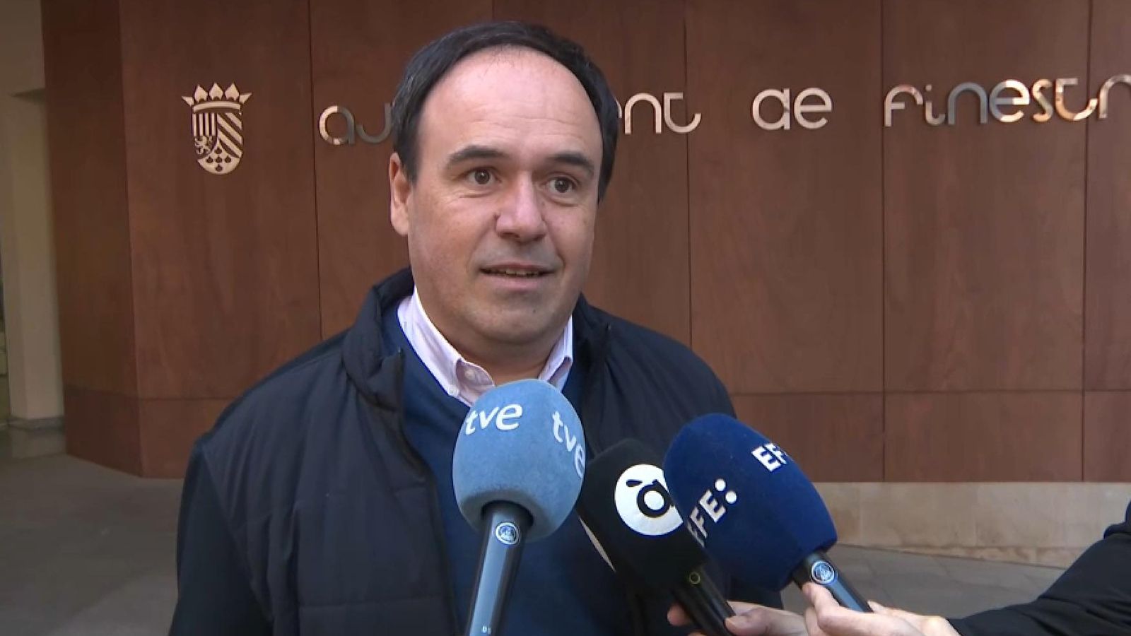 El nou president de la Generalitat atén els mitjans després de renunciar a l'alcaldia de Finestrat