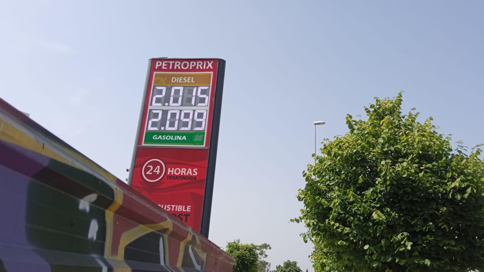 Cartell de preus d'una gasolinera a Burjassot