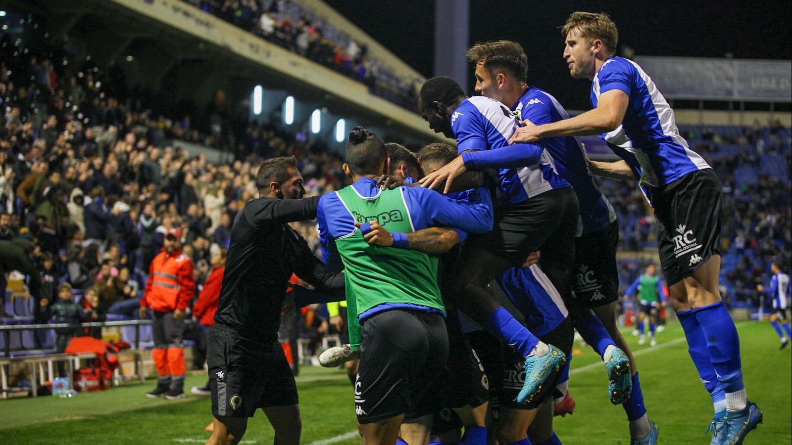 Els jugadors de l'Hèrcules celebren el gol