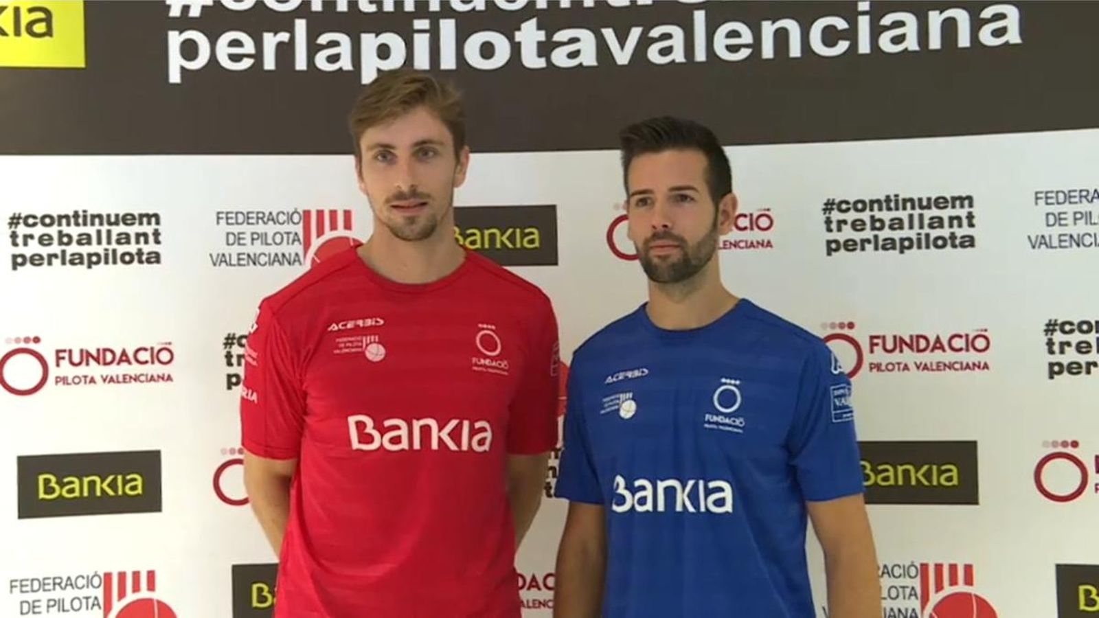 Els dos finalistes en la presentació.