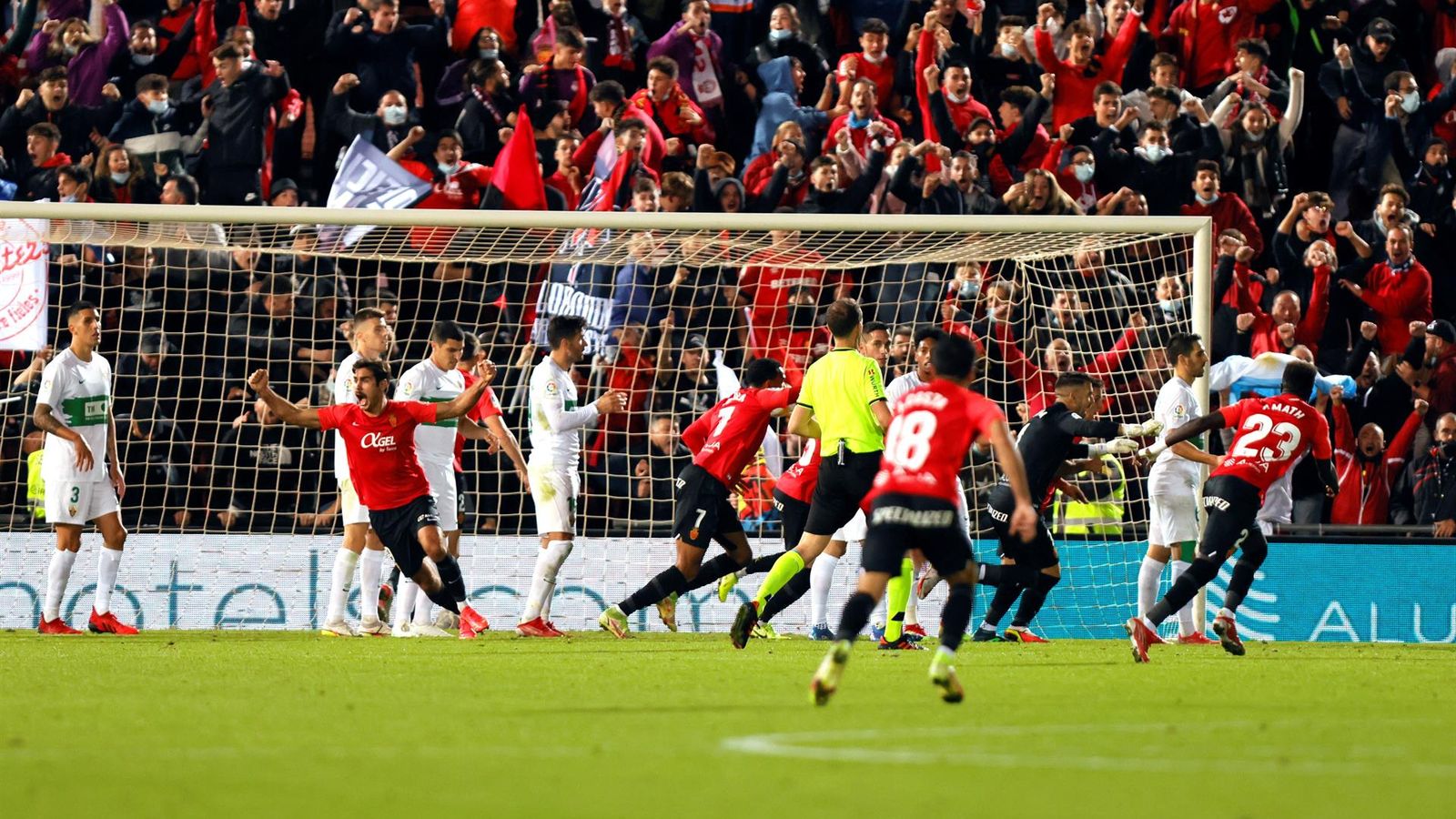 Els jugadors del Mallorca celebren l'empat