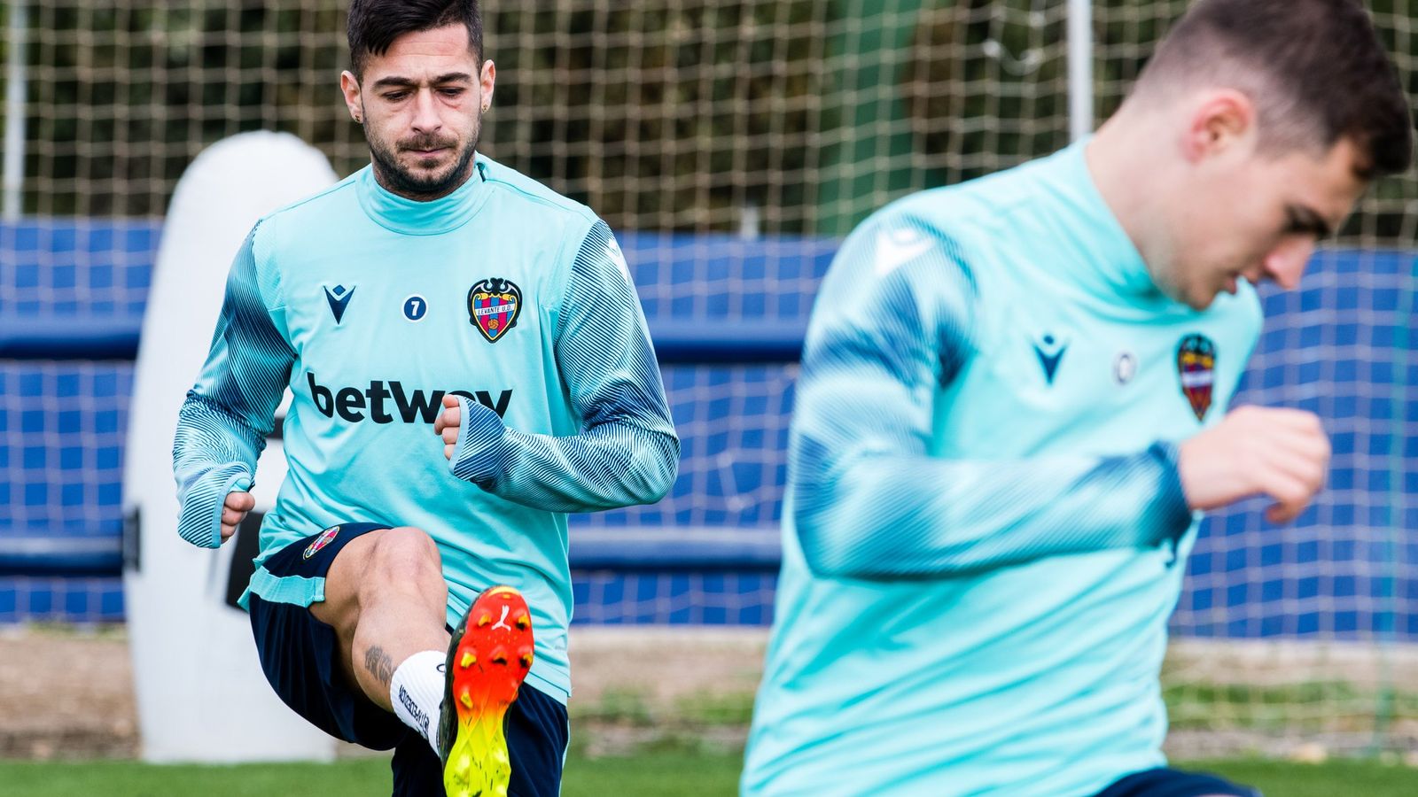 Sergio León ha tornat a entrenar-se amb la resta de companys