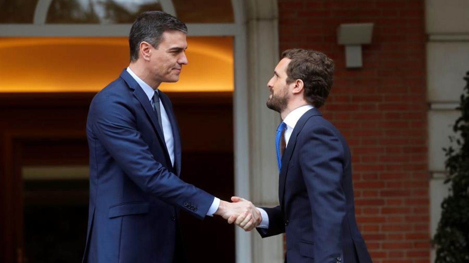 Sánchez rep a Casado en La Moncloa en la seua primera reunió de l'any