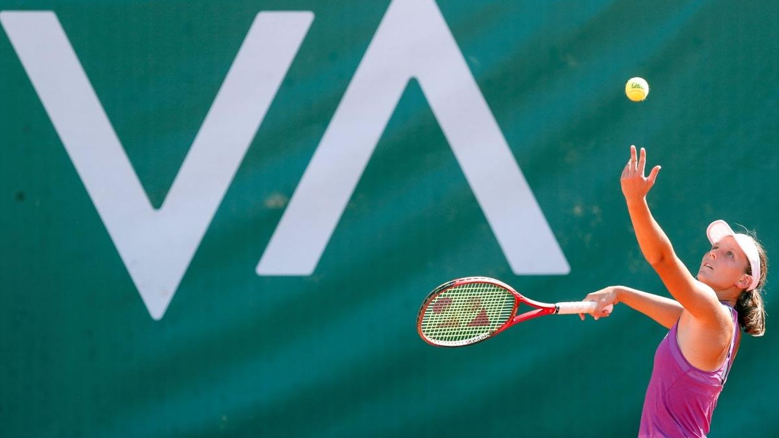 Varvara Gratxeva disputa un punt del torneig.