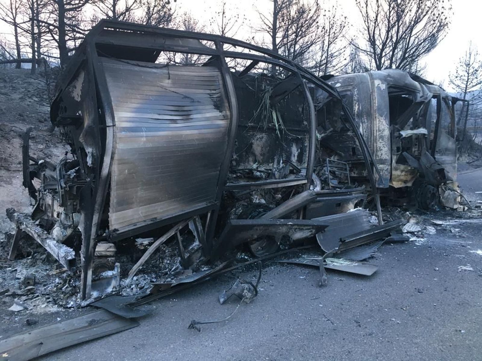 Imatge d'un dels camions cremats