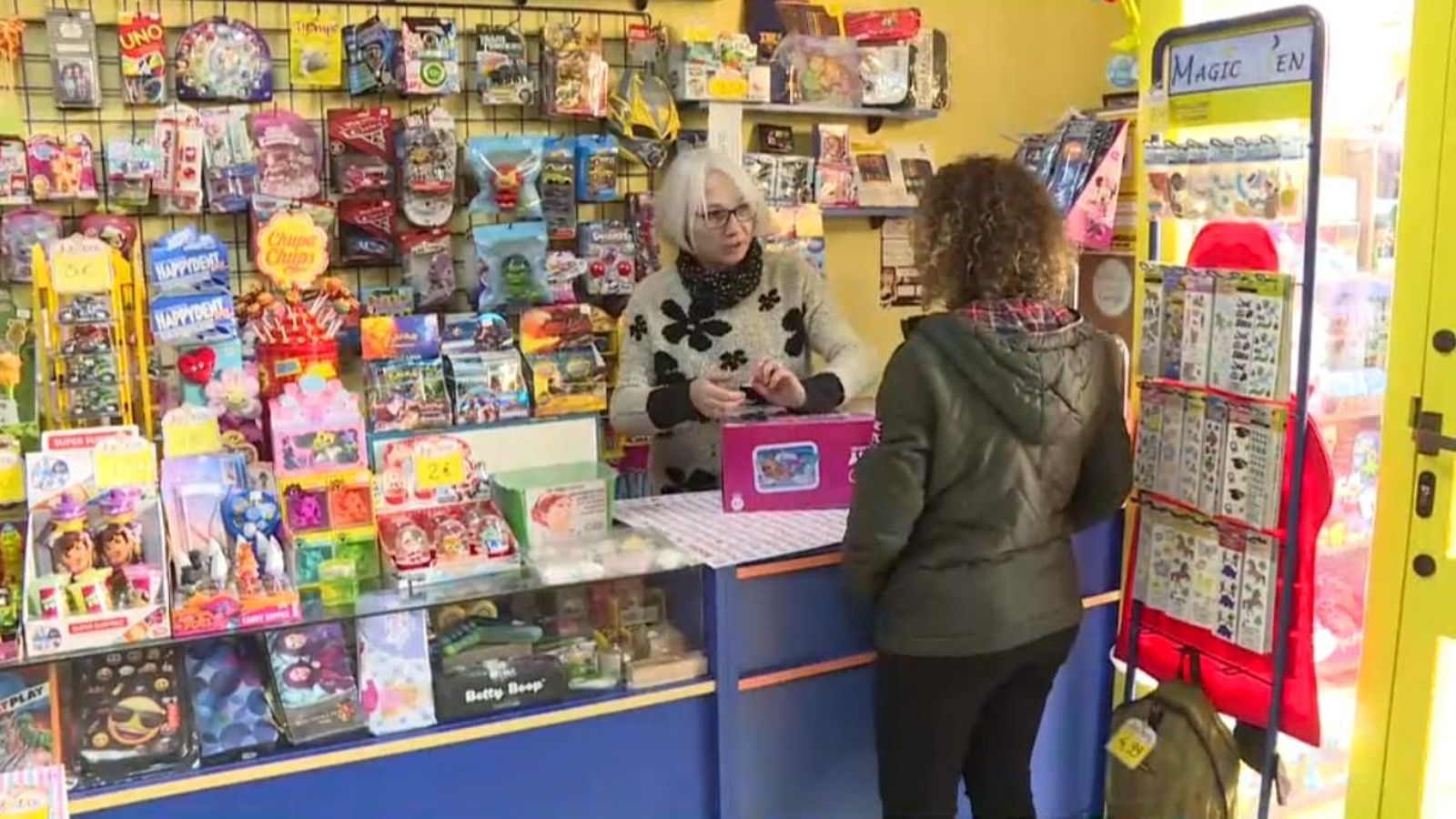 Els experts recomanen que l’exposició a pantalles s’evite abans dels 2 anys