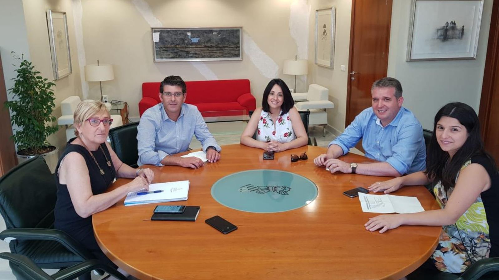 D'esquerra a dreta: Ana Barceló, Jorge Rodríguez, Rebeca Torró, Jaime Peris i Carmelina Pla D'esquerra a dreta: Ana Barceló, Jorge Rodríguez, Rebeca Torró, Jaime Peris i Carmelina Pla