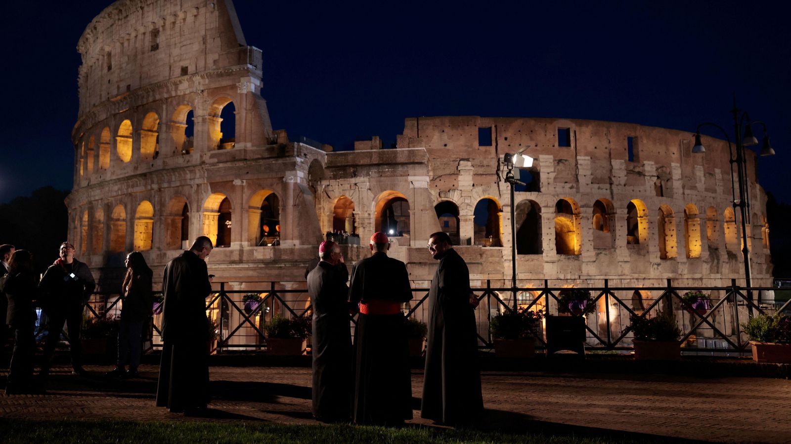 L'acte es va celebrar este Divendres Sant al Coliseu de Roma