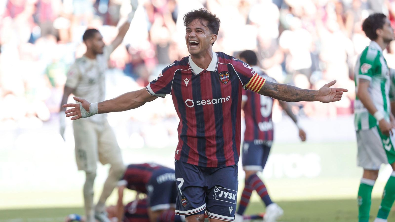 Roger Brugué celebra un dels gols