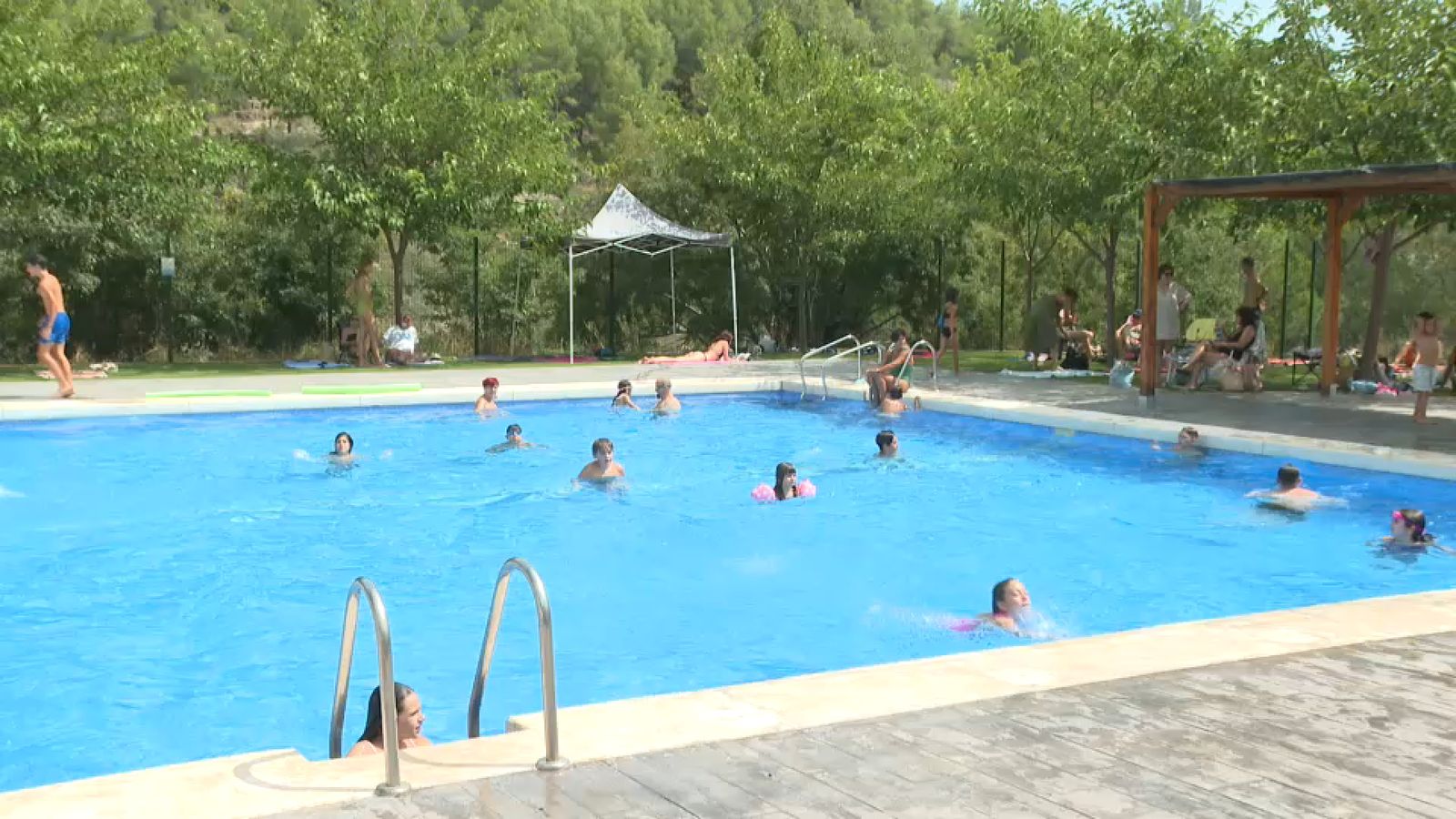 Pobles que recuperen la vitalitat en estiu amb la xicalla