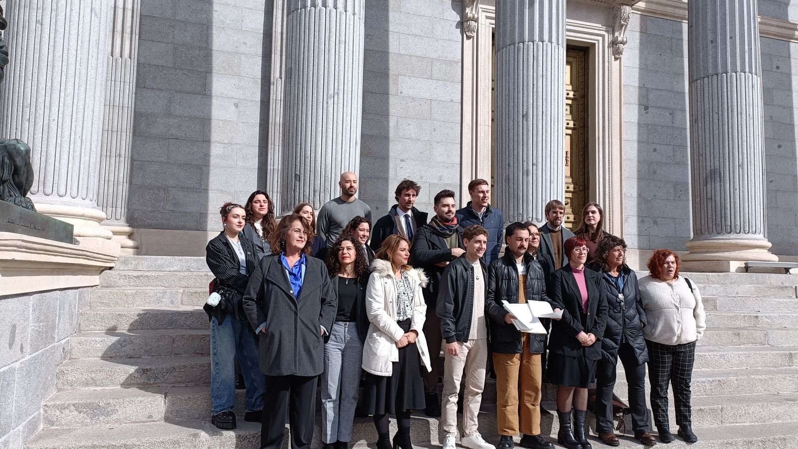 L'Associació No és Teràpia, diputats i senadors, després de registrar la proposició de llei per a castigar les teràpies de conversió