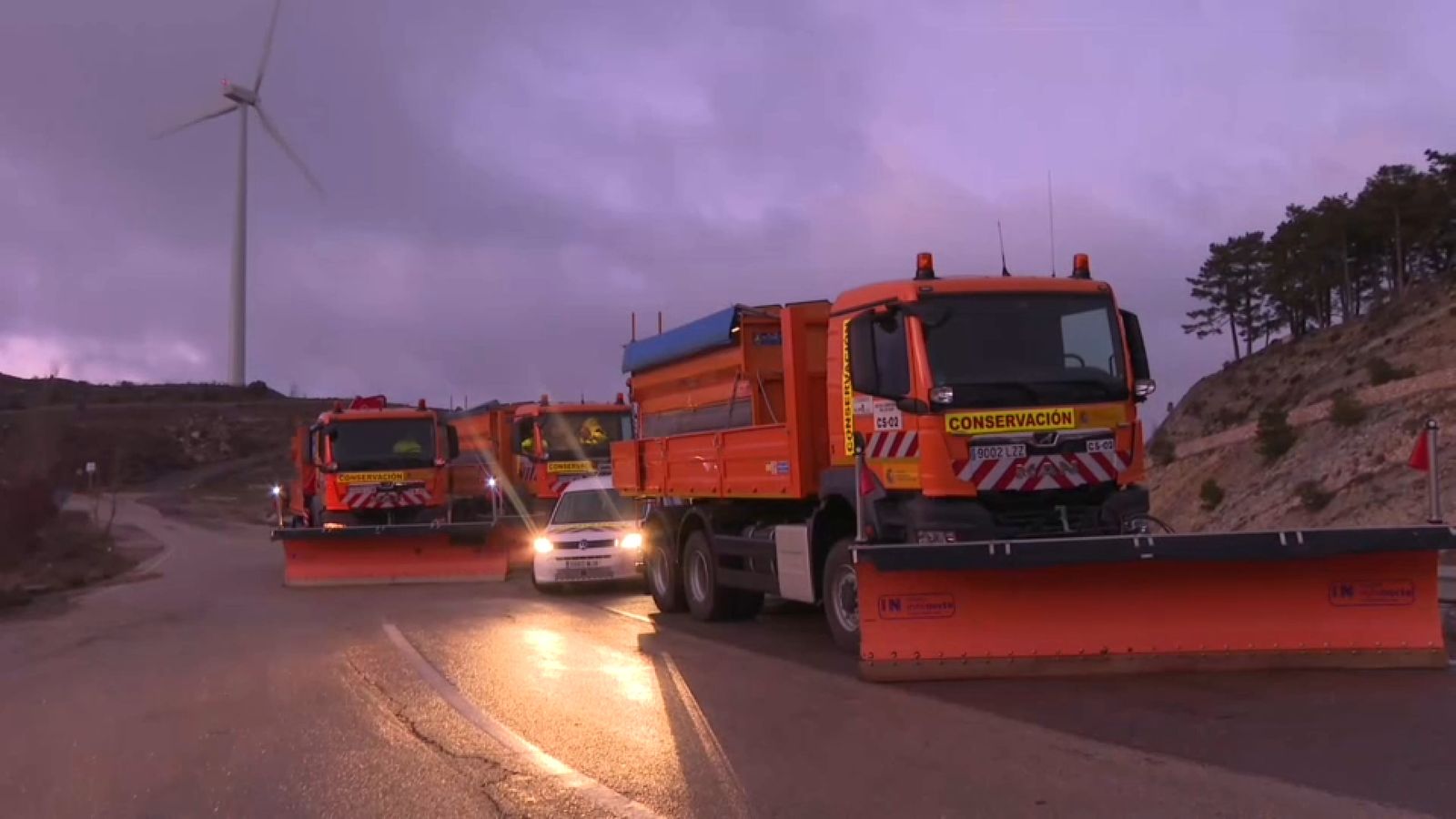 En imatge, tres màquines llevaneu