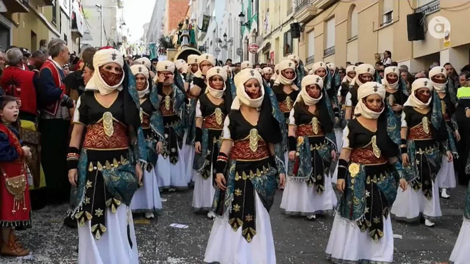 Contingut extra | Les dones en les festes de Moros i Cristians