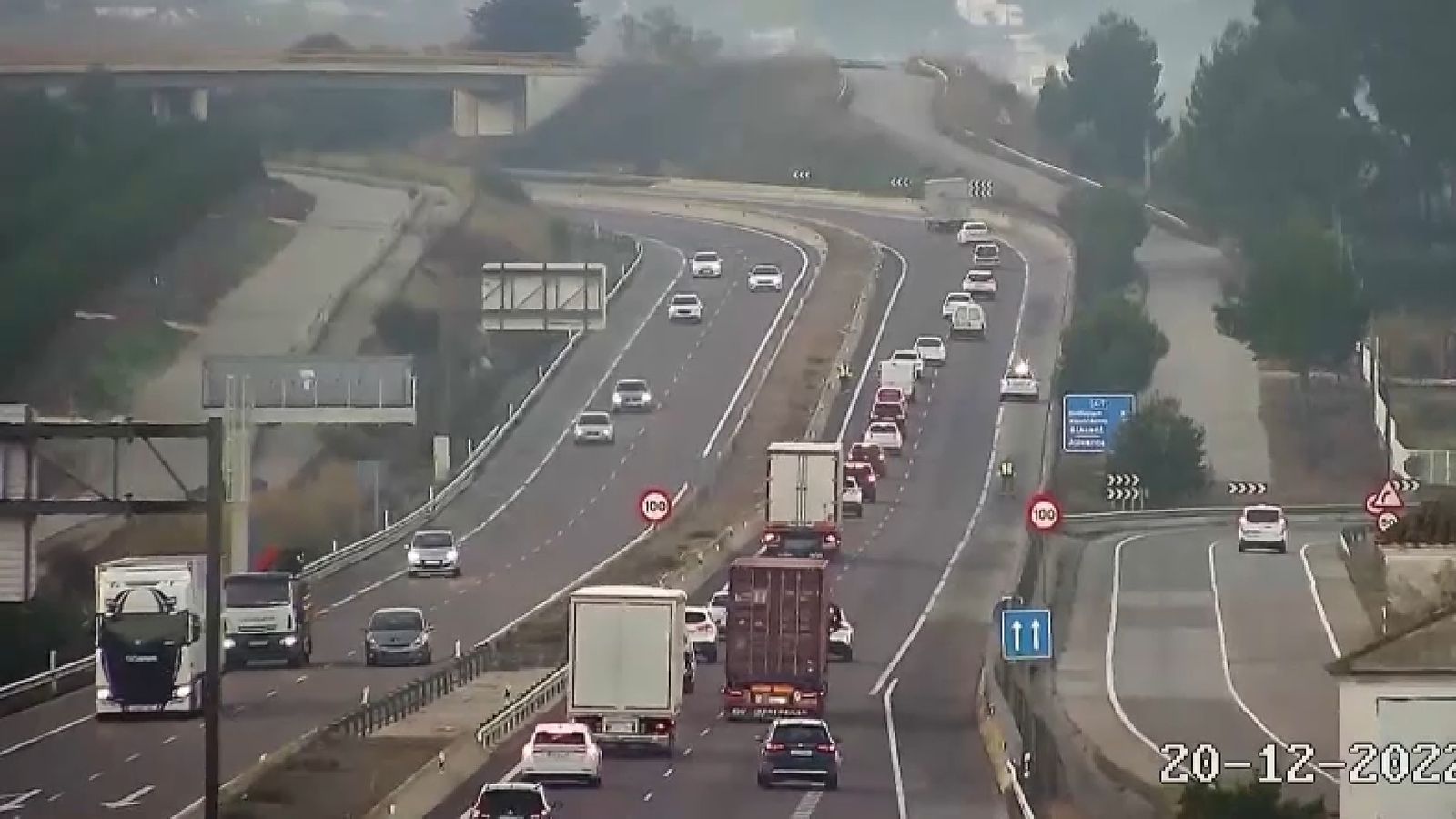 Últims quilòmetres de la cua que està ocasionant el sinistre, que ha tingut lloc en l'autovia A-7, entre Anahuir i Canals captats per les càmeres de la DGT