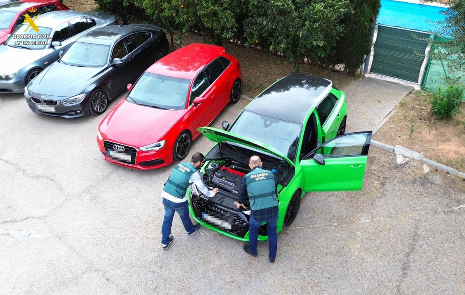 La Guàrdia Civil ha requissat droga, cotxes, motocicletes i una embarcació, tot valorat en 850.000 d'euros