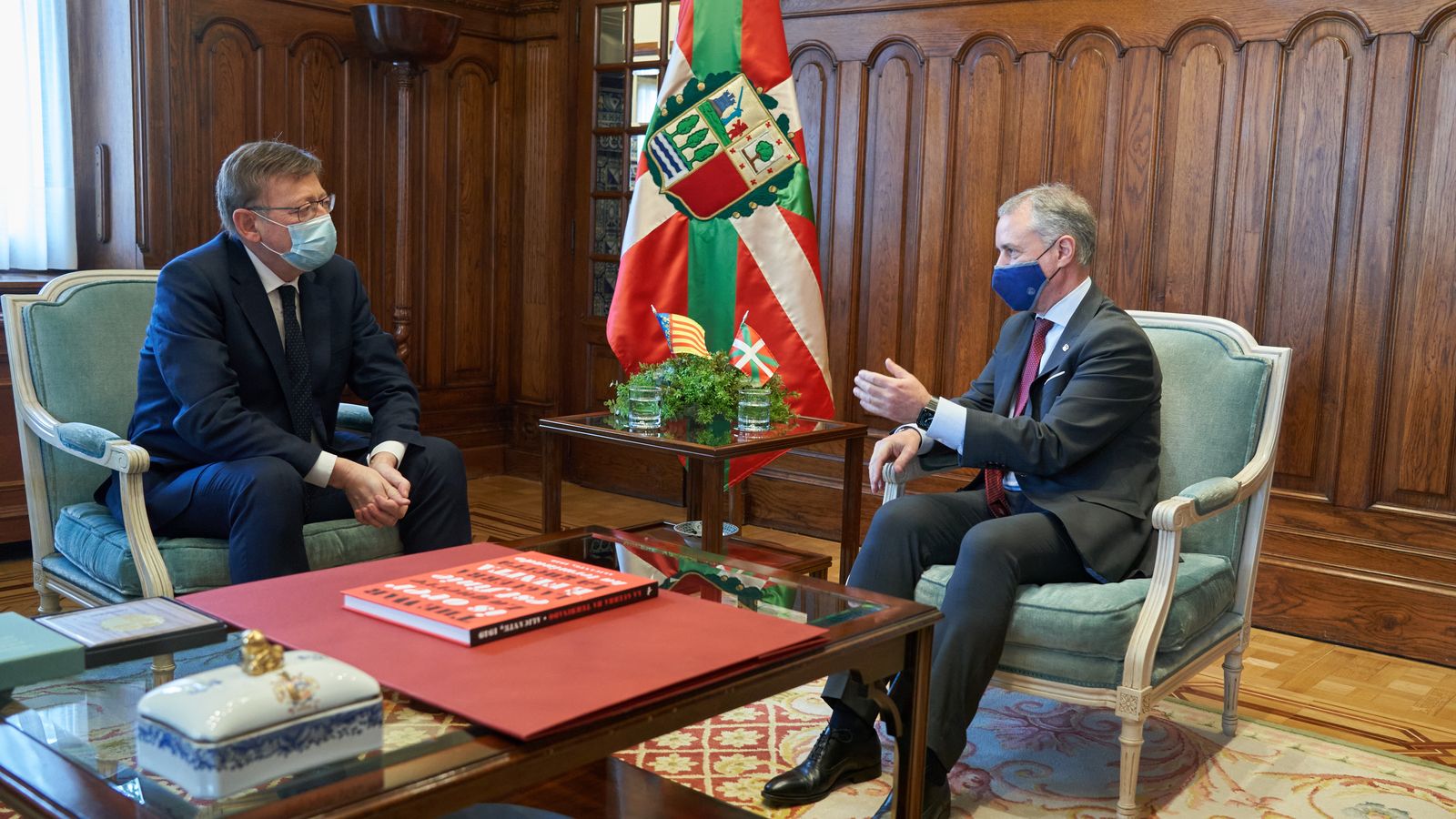 El lehendakari, Iñigo Urkullu, i el president de la Generalitat, Ximo Puig, al Palau d'Ajuria Enea, a Vitòria