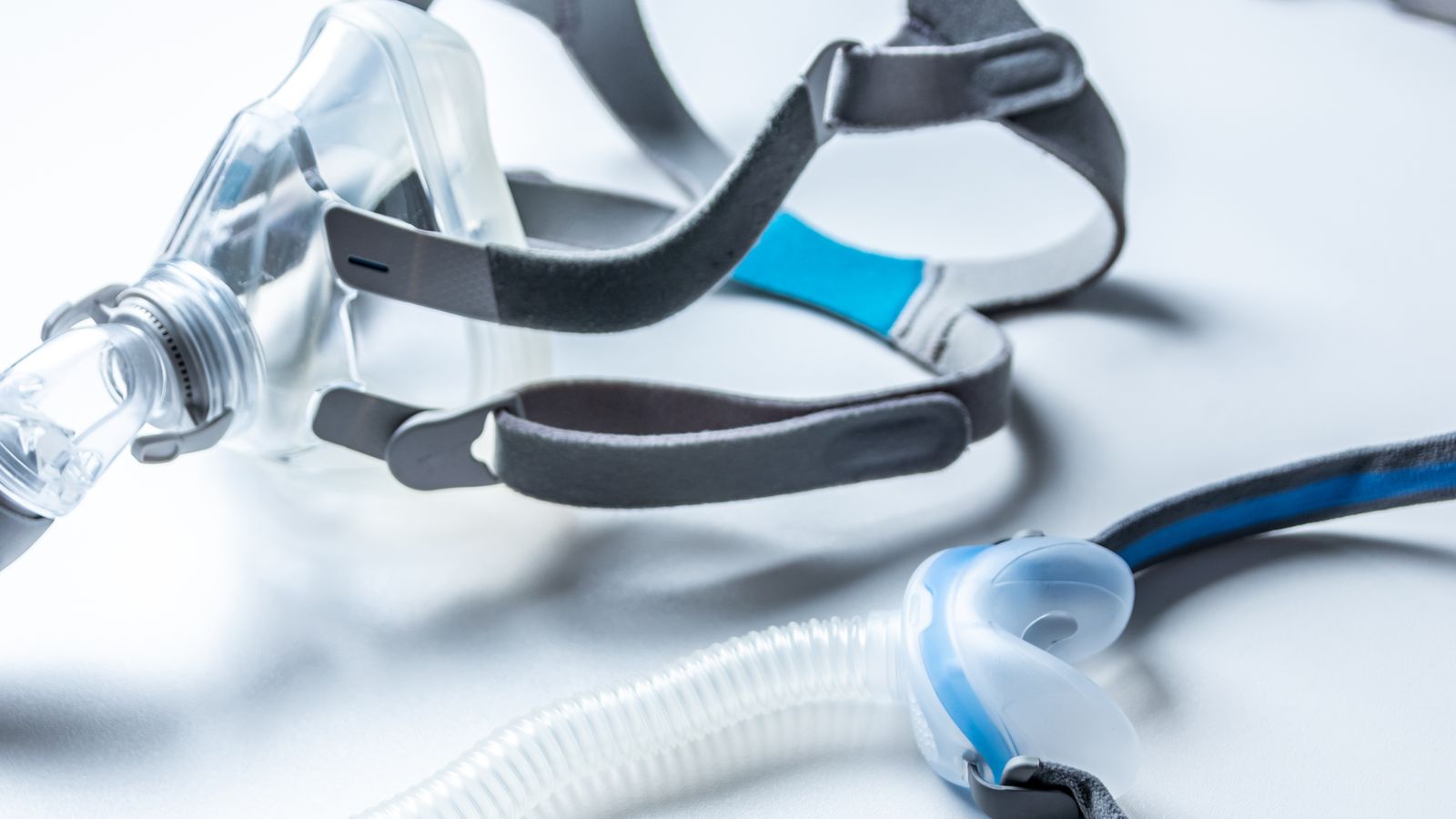 Màscara que es fa servir tradicionalment per a tractar l'apnea del son