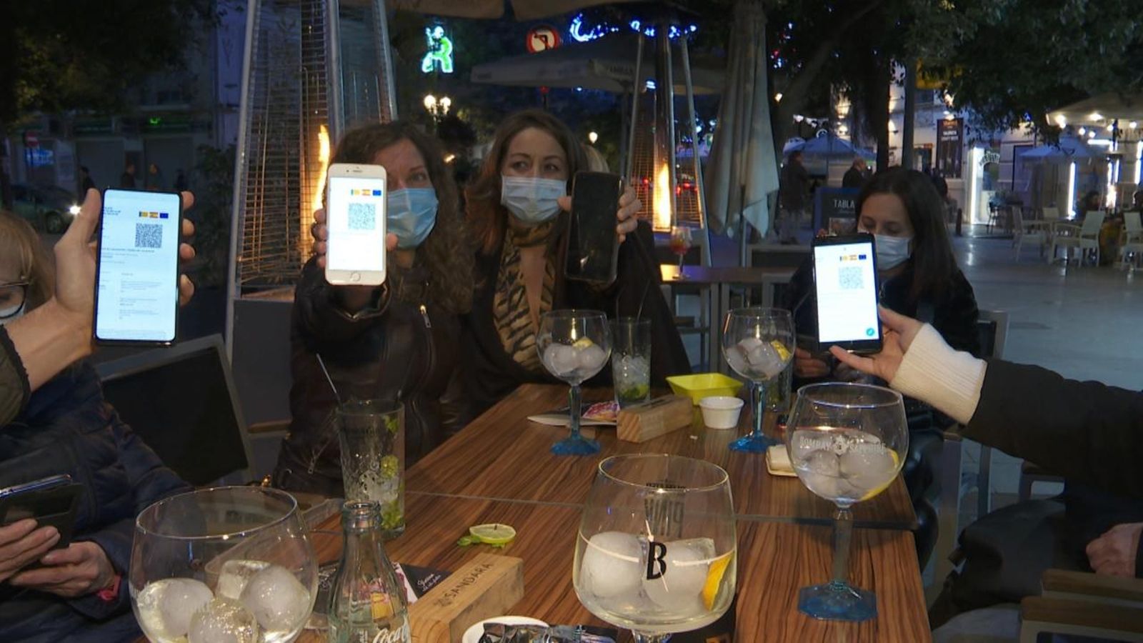 Els experts demanen a la població mantindre les mesures de prevenció contra l'arribada de l'òmicron