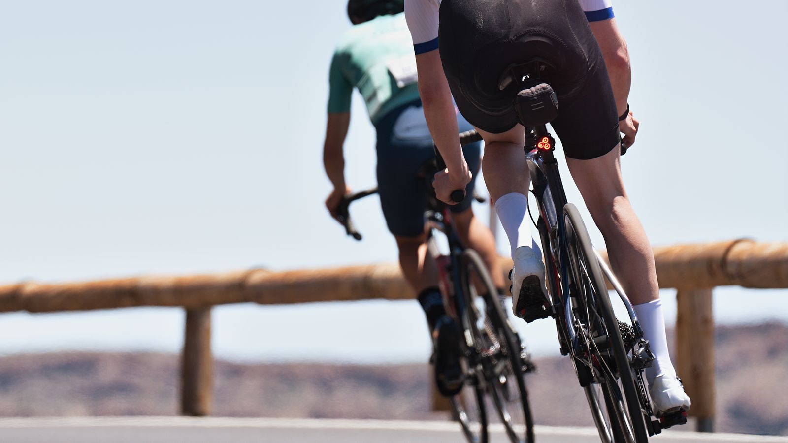 Dos ciclistes en una imatge d'arxiu