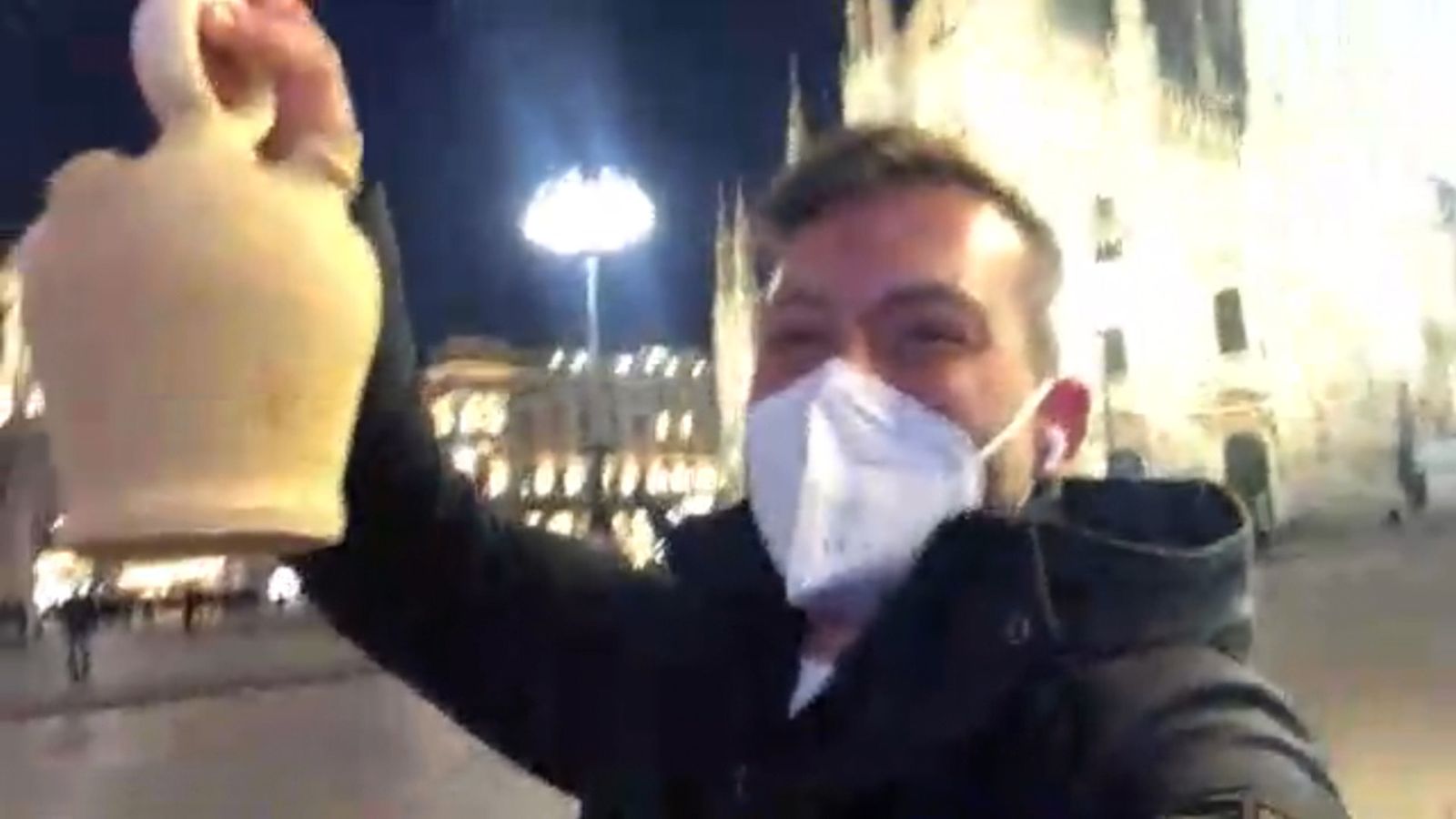 11.01.2021 | Un veí d'Agost i la seua botija, al Duomo de Milà