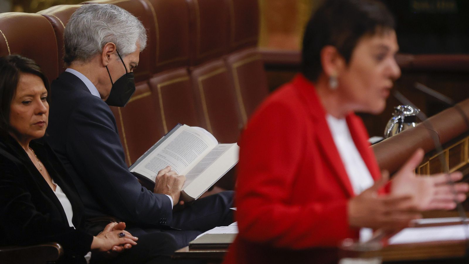 El diputat del PP i membre de la taula, Adolfo Suárez, durant la intervenció de la portaveu d'EH Bildu, Mertxe Aizpurua, en el ple d'aquest dijous al Congrés El diputat del PP i membre de la taula, Adolfo Suárez, durant la intervenció de la portaveu d'EH Bildu, Mertxe Aizpurua, en el ple d'aquest dijous en el Congrés
