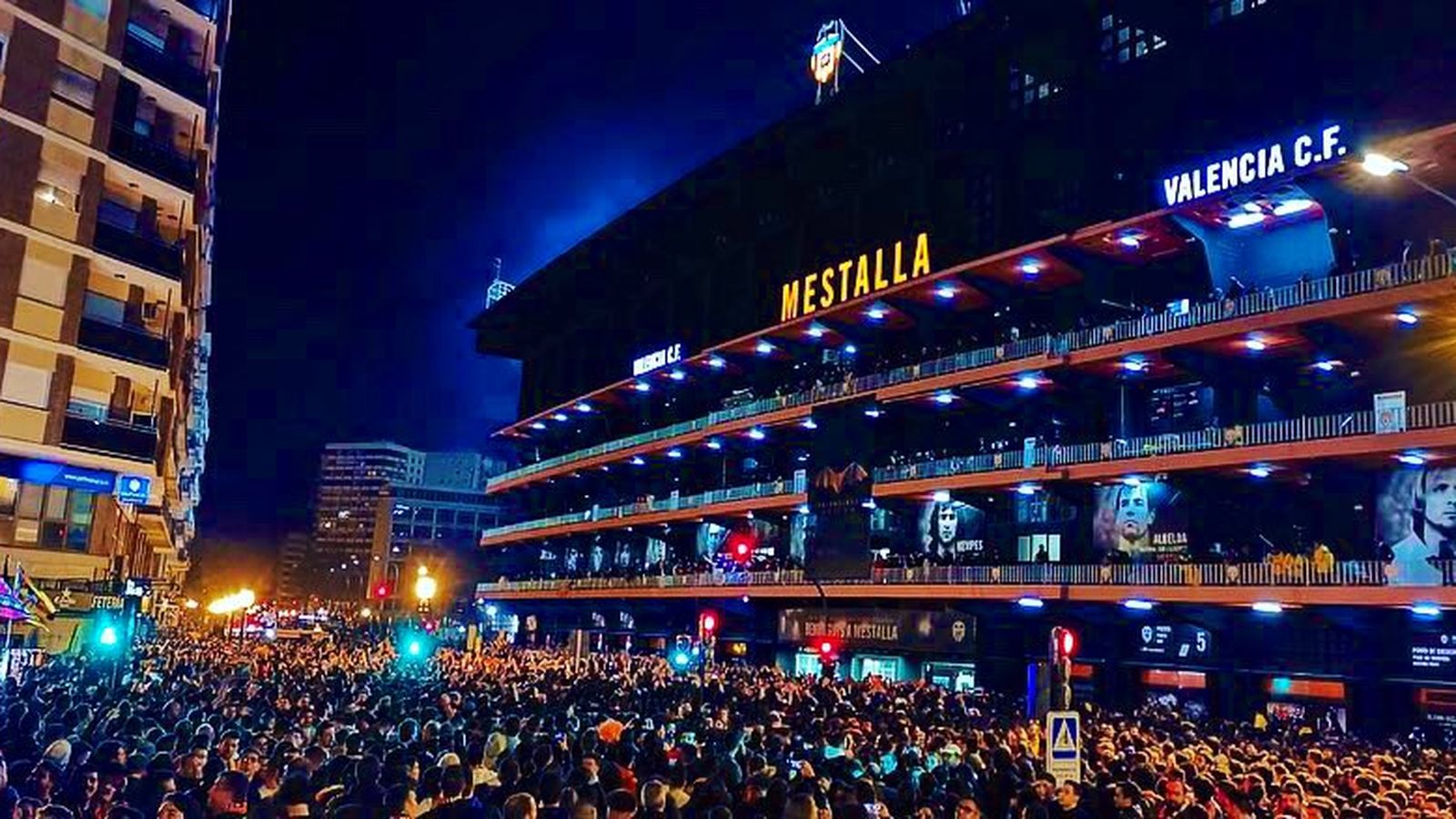 València viu una altra nit de festa