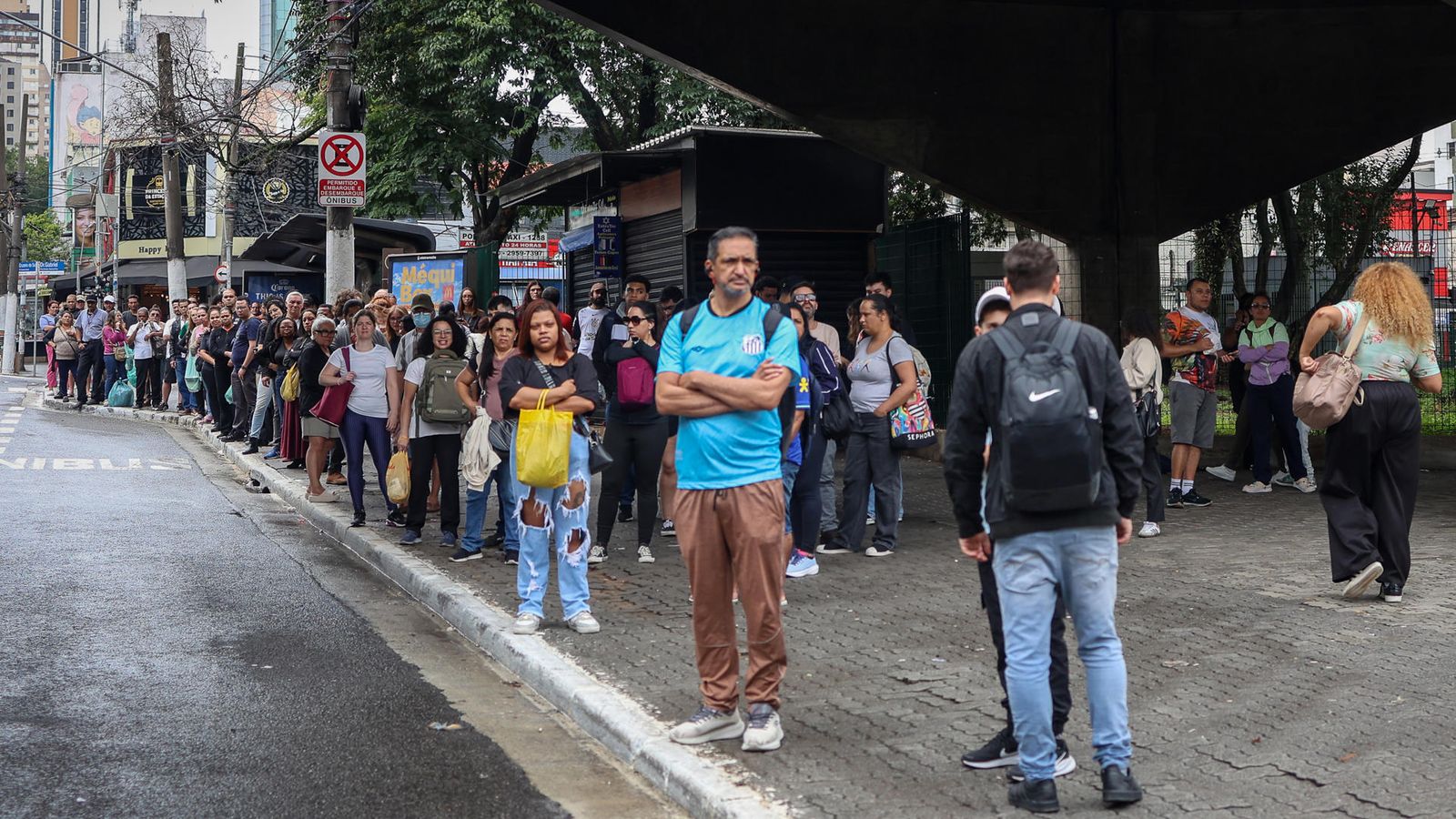 Un jutge prorroga la votació, però comença el recompte de les eleccions al Brasil.