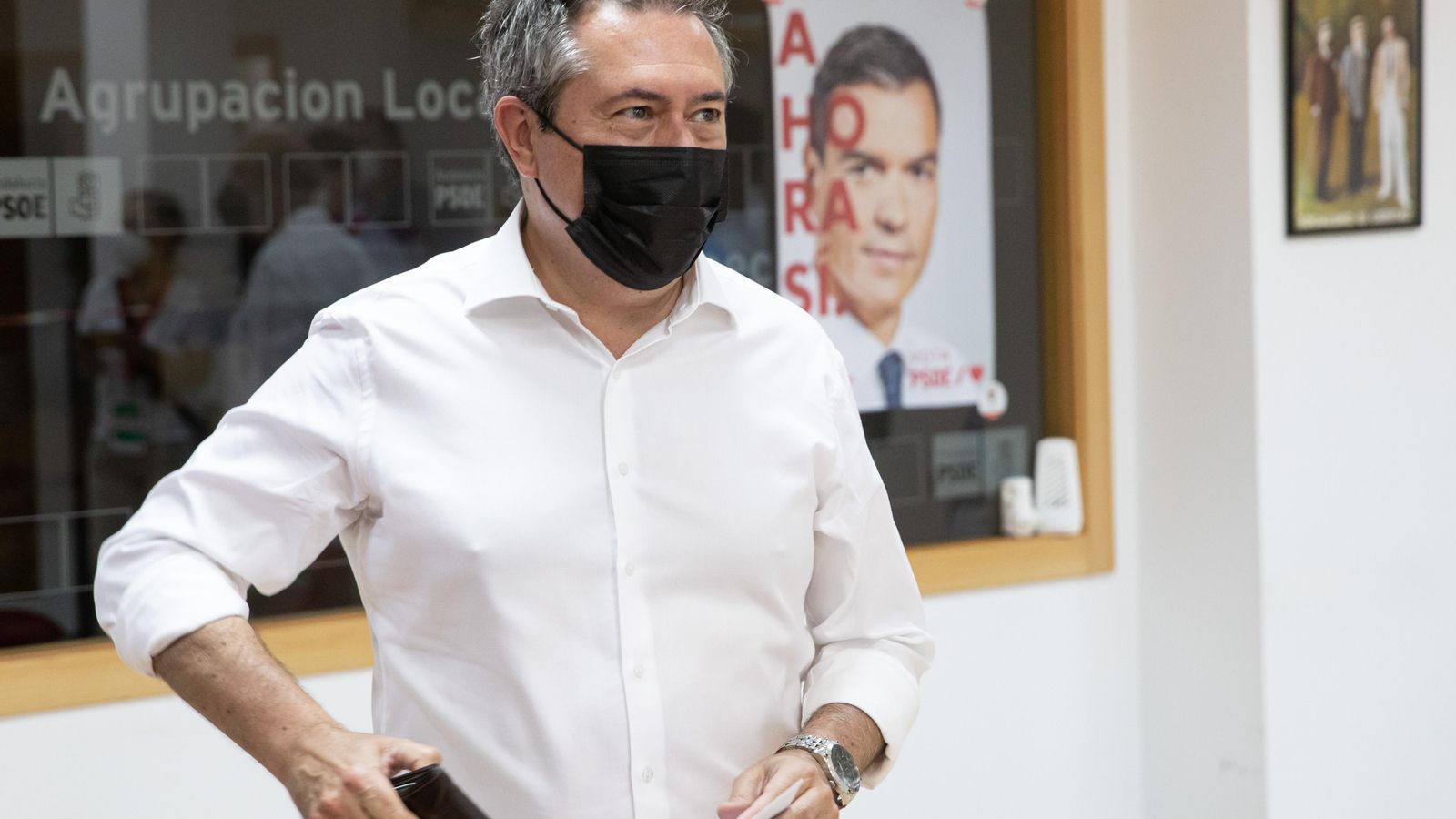 Juan Espadas, alcalde de Sevilla, durant la votació a les primàries del PSOE d'Andalusia