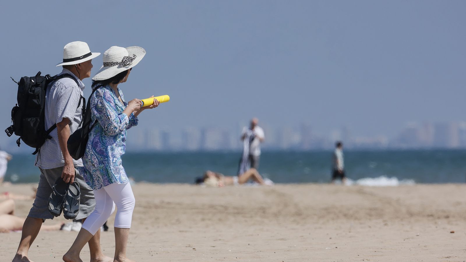 Dues persones en la platja