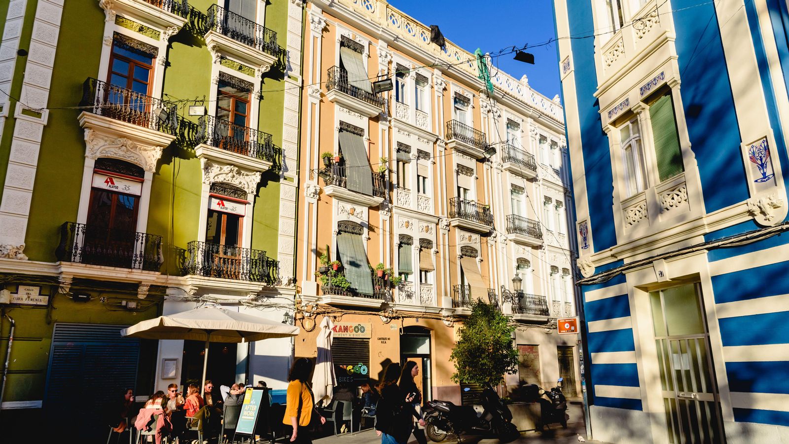 La compravenda d'habitatge per part d'estrangers no residents pot incentivar l’especulació i disparar els preus La compravenda d'habitatge per part estrangers no residents poden incentivar l’especulació i disparar els preus