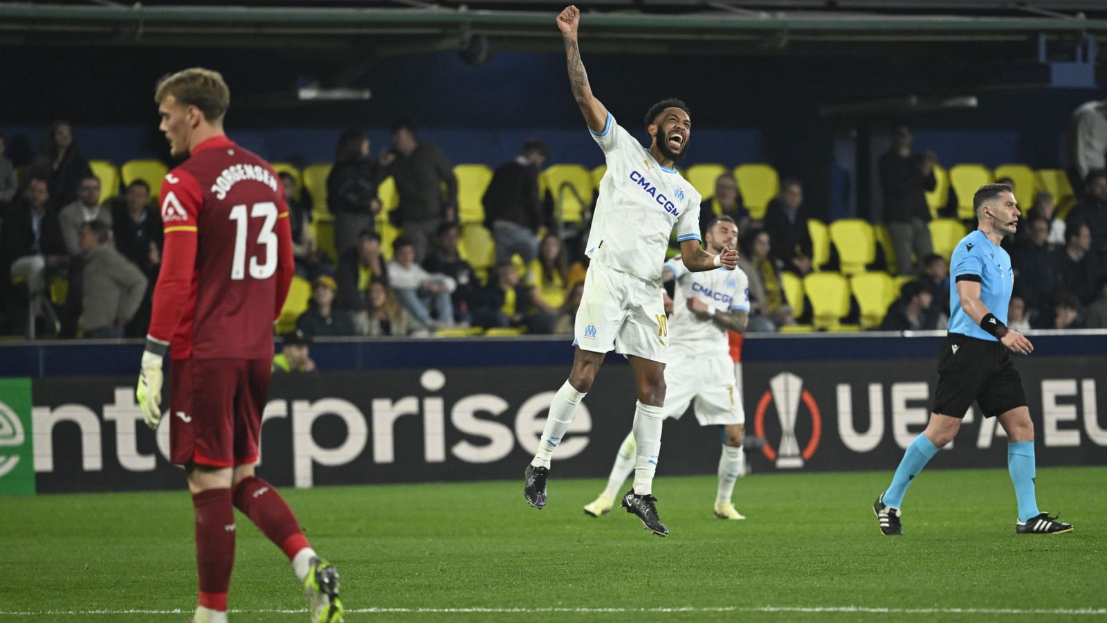 Pierre Aubameyang celebra el gol que certificava la classificació per a quarts de final de l'Europa League / Agència Efe