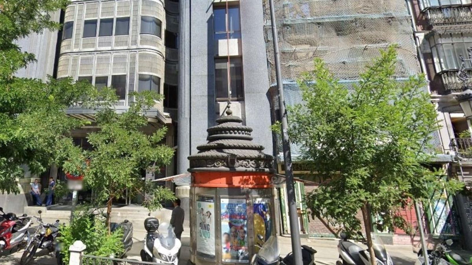 Edifici al carrer d'Alcalá de Madrid des d'on han caigut els rebles