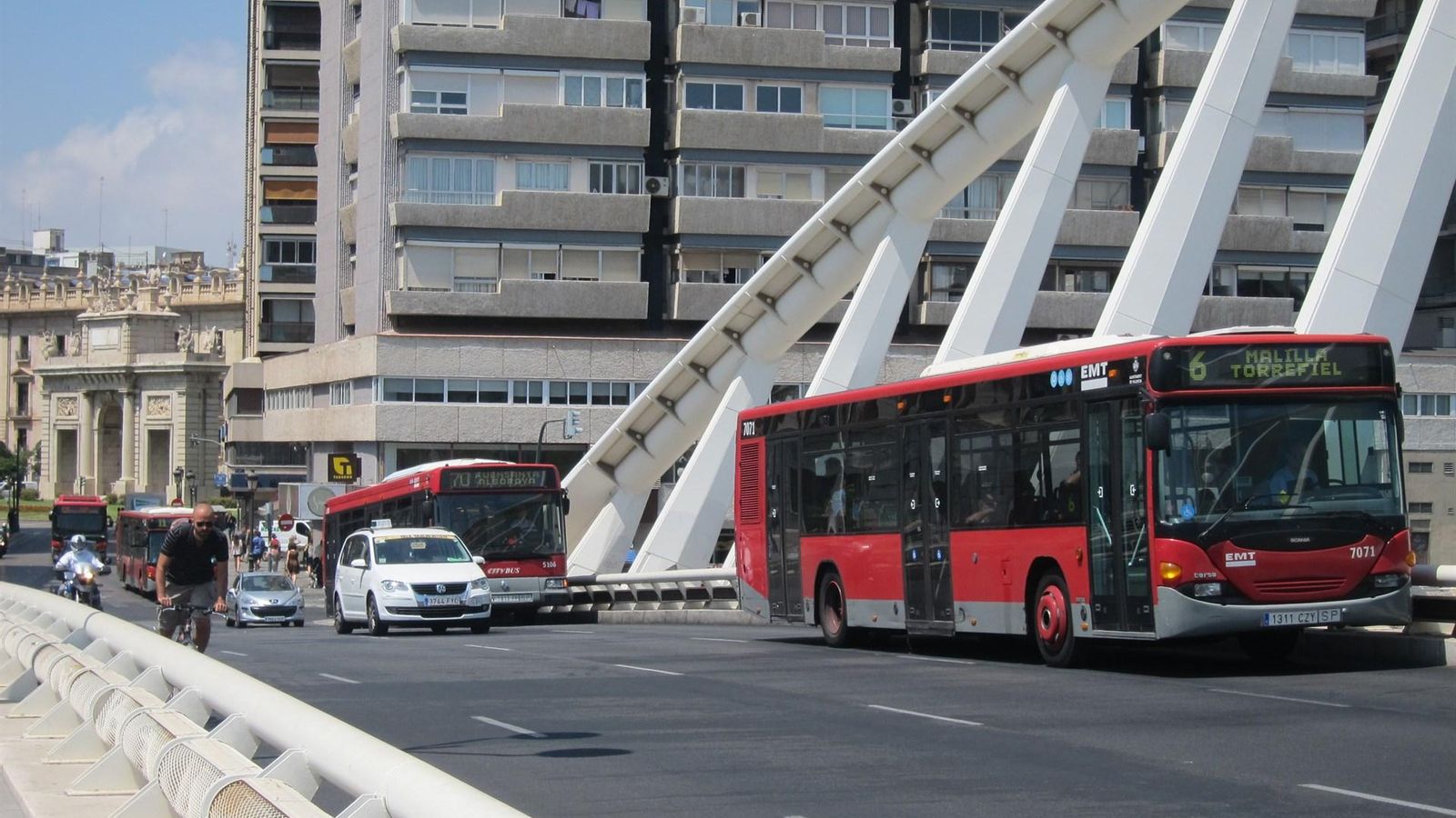 Autobusos de l'Empresa Municipal de Transports de València Autobusos de l'Empresa Municipal de Transports de València