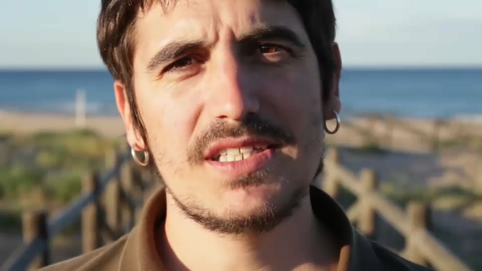 Amb 32 anys durant el rodatge del videoclip d''Estiu' a la platja de Gandia