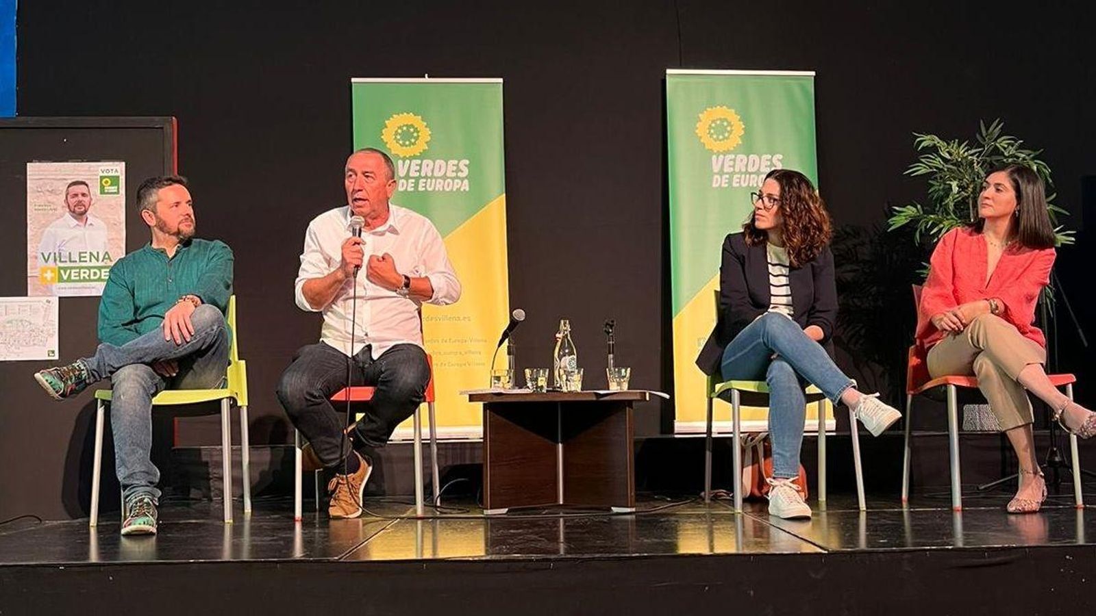 Joan Baldoví acompanyat d'Aitana Mas, aquest dissabte a Villena