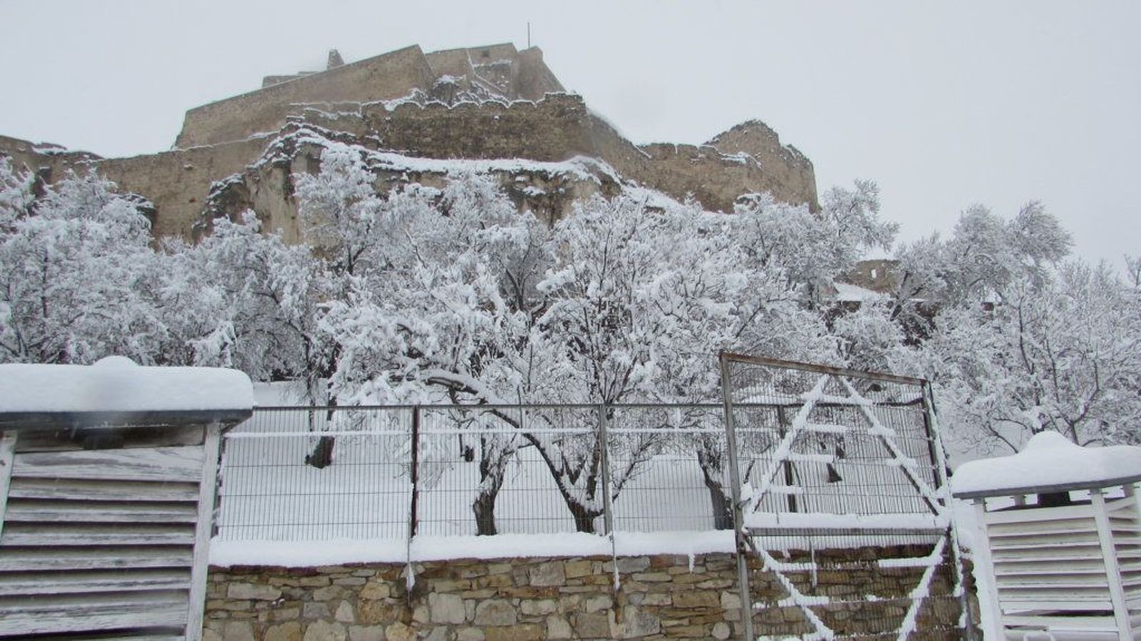 Aspecte que presenta Morella aquest dimecres, després de tota una nit de nevades