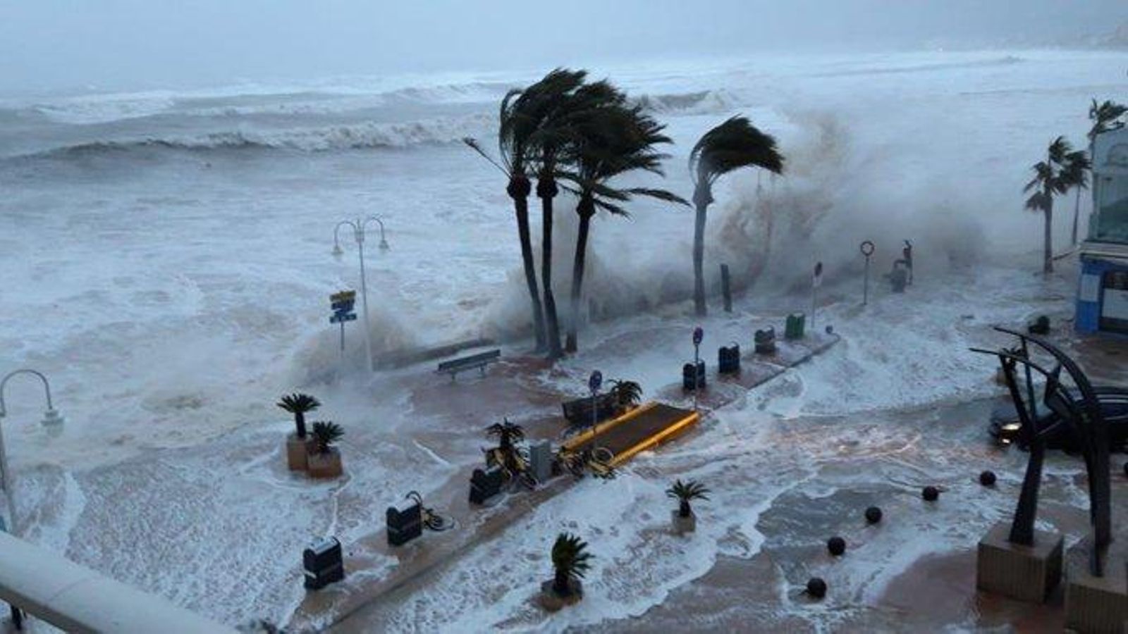 El temporal impactant sobre la platja de Xàbia