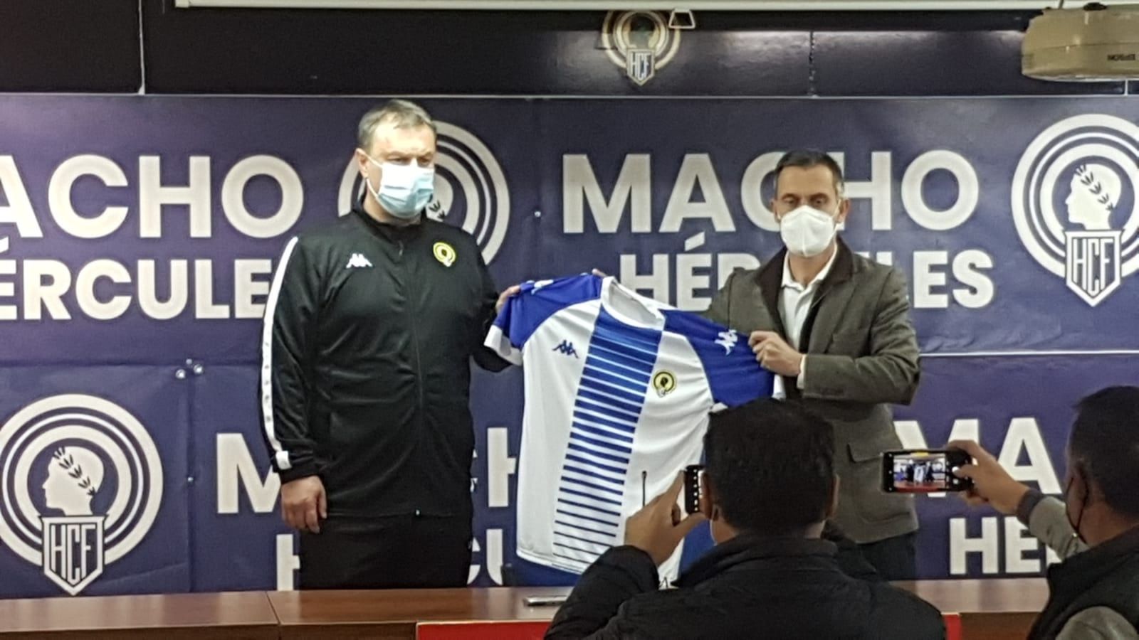 Manolo Díaz durant la presentació com a nou entrenador de l'Hèrcules