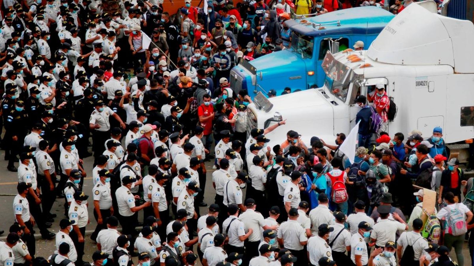 La policia guatemalenca dissol la caravana migrant La policia guatemalenca dissol la caravana migrant