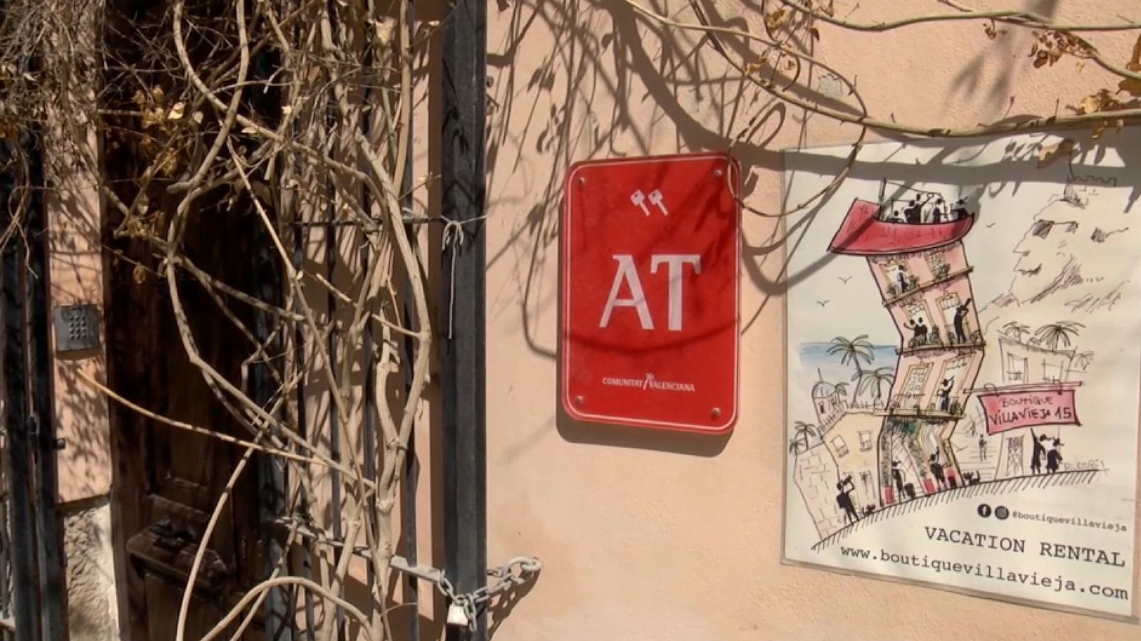 Cartell que identifica un apartament turístic