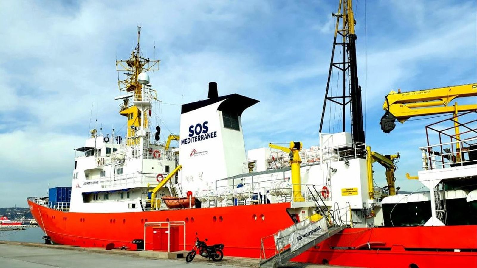 SOS Mediterranée i MSF deixen l'Aquarius i busquen un altre vaixell per als rescats al Mediterrani SOS Mediterranée i MSF deixen l\'Aquarius i busquen un altre vaixell per als rescats al Mediterrani