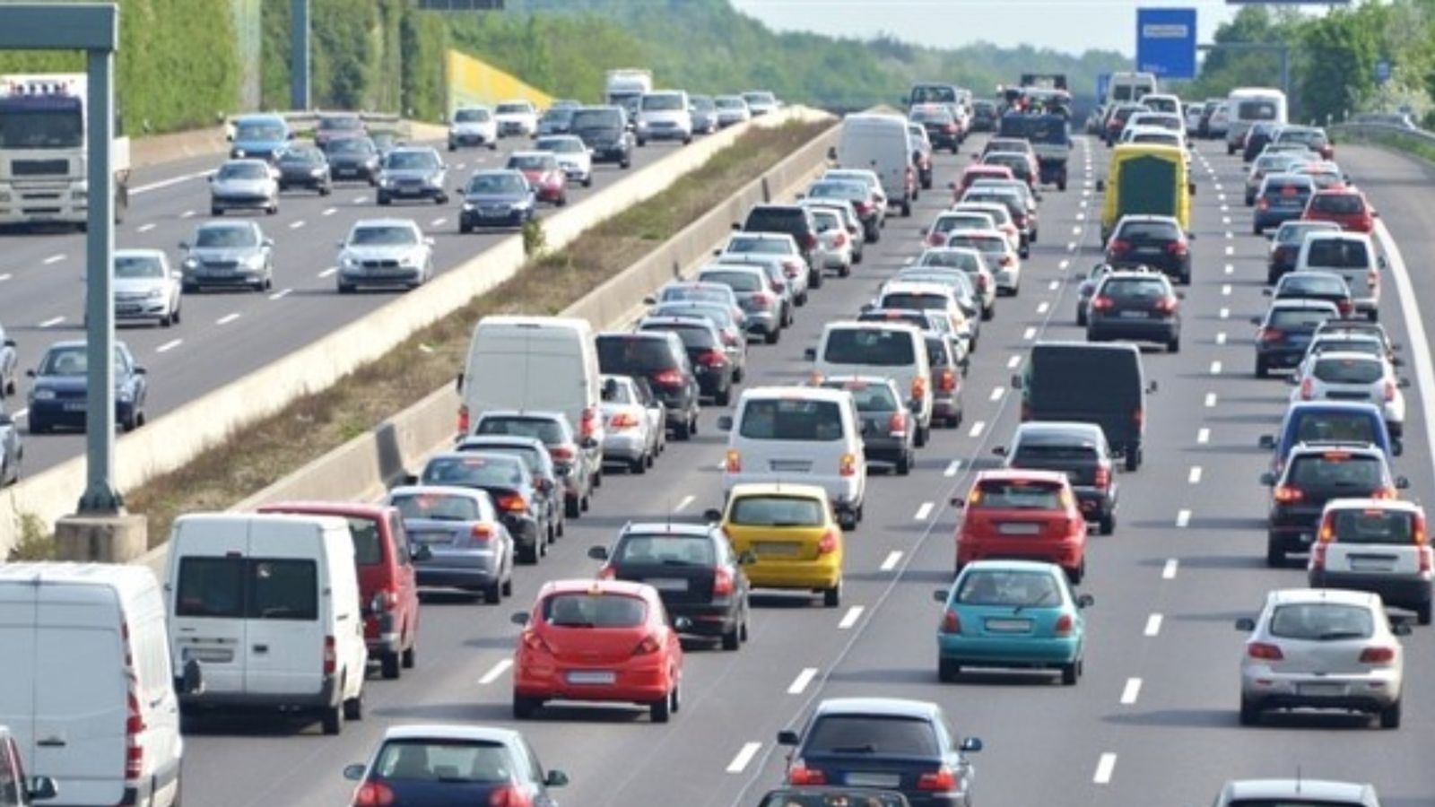 Sense víctimes mortals a les carreteres valencianes en la primera meitat de la Setmana Santa