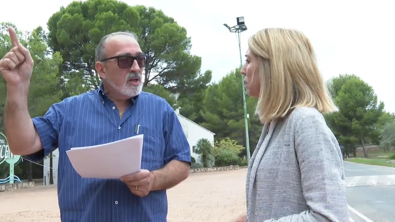 Juan José Yuste, el president de l'UTE Valencia 23, l'anterior adjudicatària del servei de transport escolar, dona la seua versió dels fets a la televisió d'À Punt