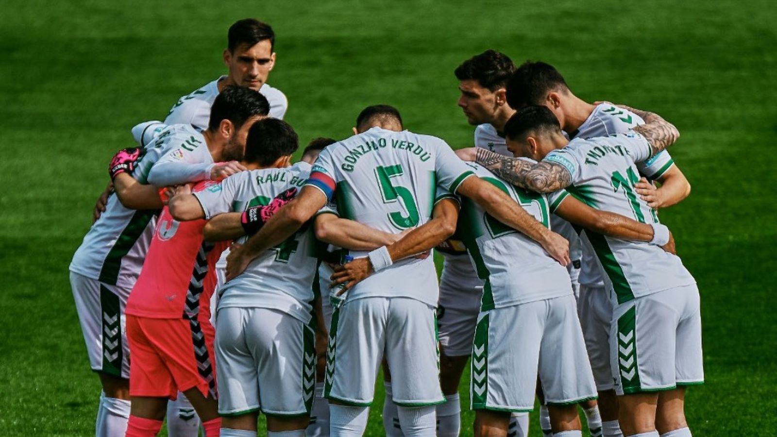 Els jugadors de l'Elx en l'últim partit contra l'Eibar