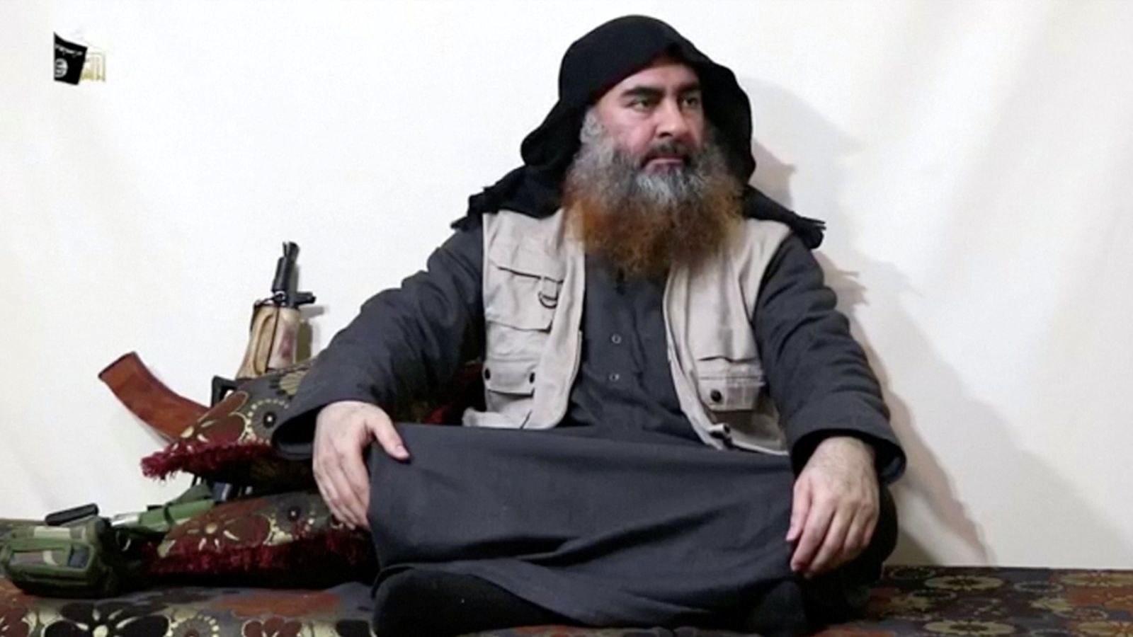 Fragment del vídeo en què reapareix Abu Bakr al-Baghdadi