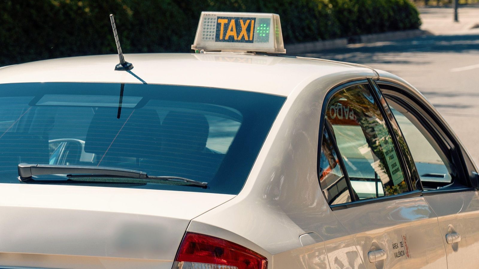 Tot fa pensar que qui conduïa el taxi per València en el moment de l'atropellament no era el propietari del vehicle