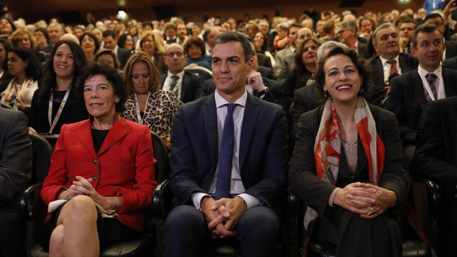 Pedro Sánchez amb les ministres Isabel Celáa i Magdalena Valerio