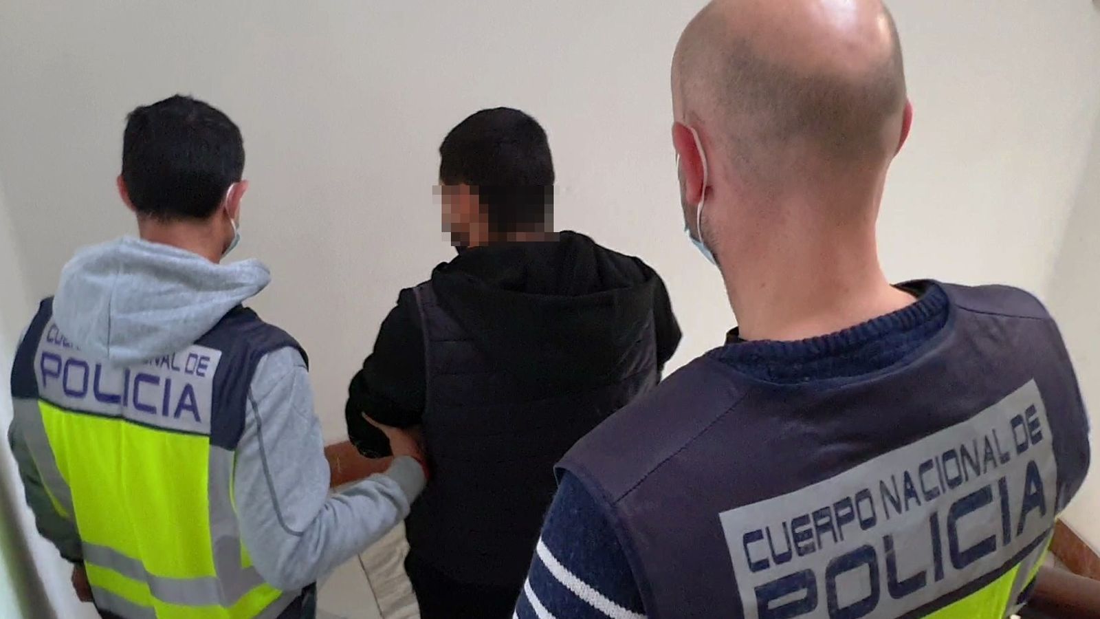 Una de les tres persones detingudes